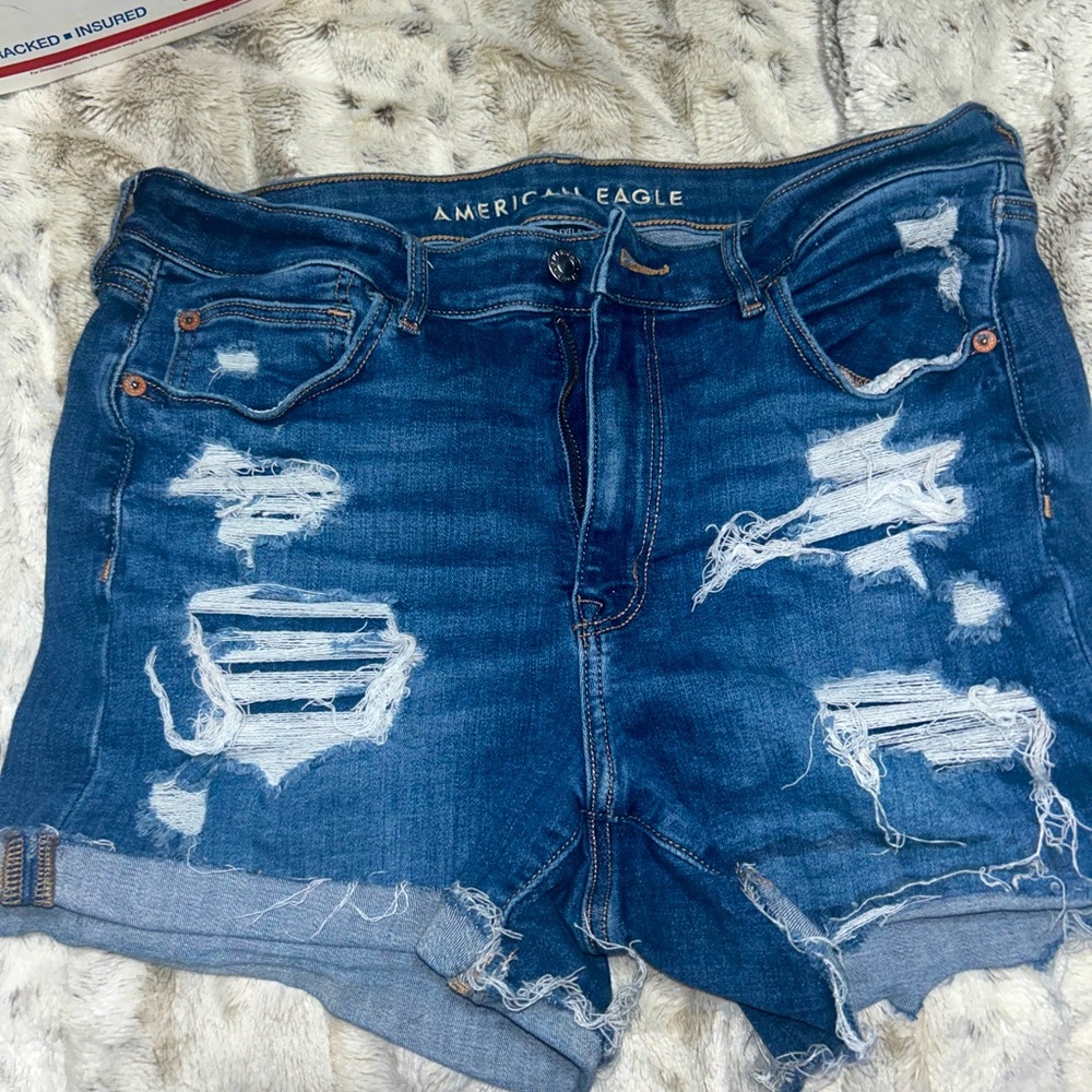 AMERICAN EAGLE HIGH WAIST SHORTS